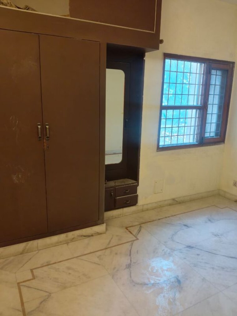 Room, vasant kunj 3 Bedroom 1800 Sq.Ft. Apartment In Vasant Kunj Delhi 9996414