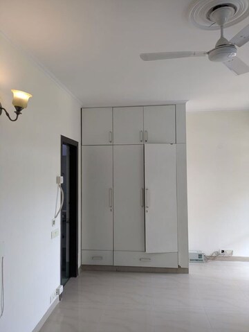 Room in 4 BHK Apartment at Vipul Greens, Sector 48 – for Rent