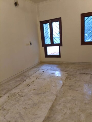 Room in 3 BHK Apartment at Vasant Kunj – for Rent