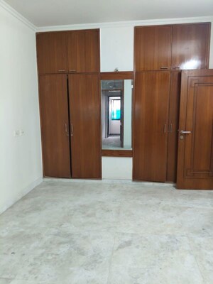Room in 3 BHK Apartment at Vasant Kunj – for Rent