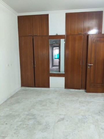Room in 3 BHK Apartment at Vasant Kunj – for Rent