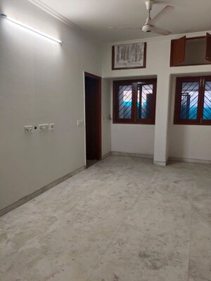 Room in 3 BHK Apartment at Vasant Kunj – for Rent