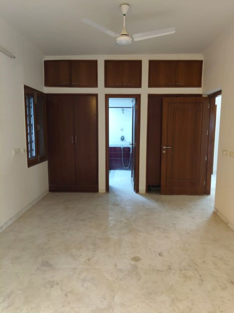 Room, vasant kunj 3 Bedroom 2000 Sq.Ft. Apartment In Vasant Kunj Delhi 9996528