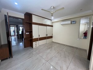 Room in 3 BHK Builder Floor at Sector 14 – for Rent