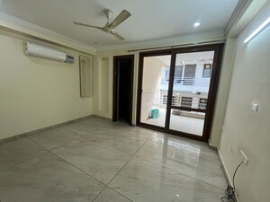 Room in 3 BHK Builder Floor at Sector 14 – for Rent