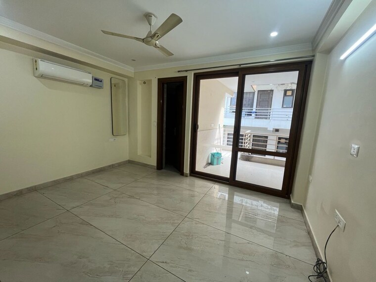 Room, sector 14 3 Bedroom 1800 Sq.Ft. Builder Floor In Sector 14 Gurgaon 9996547