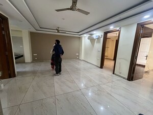 Parking in 3 BHK Builder Floor at Sector 14 – for Rent