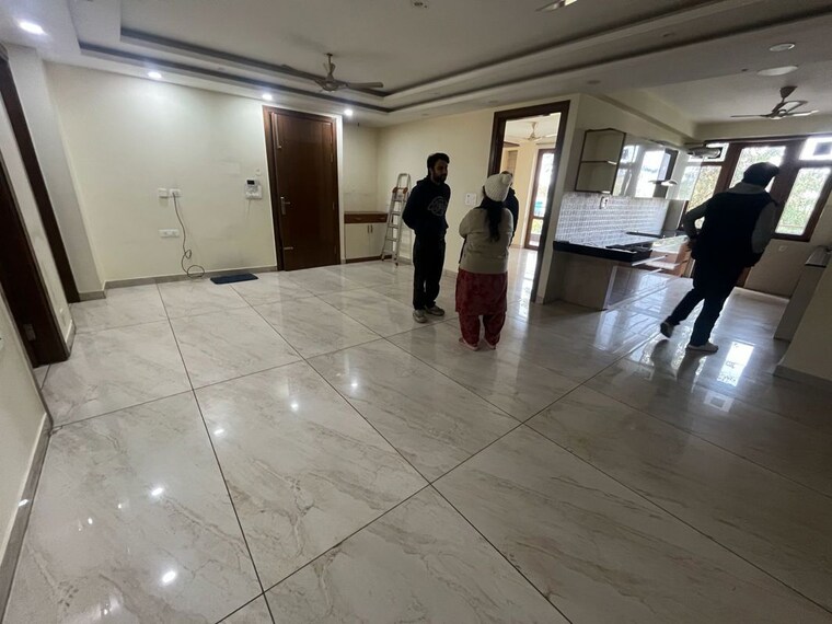  Parking, sector 14 3 Bedroom 1800 Sq.Ft. Builder Floor In Sector 14 Gurgaon 9996547