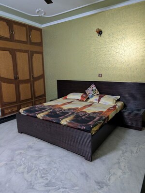 Bedroom in 3 BHK Builder Floor at Defence Colony – for Rent