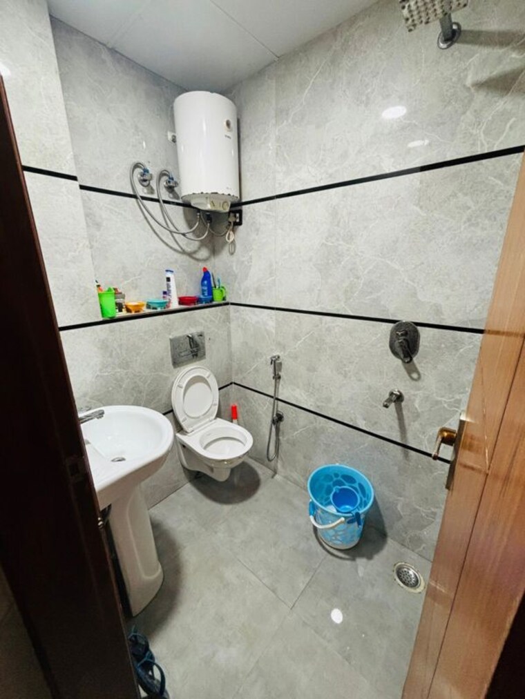 Bathroom, vasundhara sector 1 3 Bedroom 1550 Sq.Ft. Builder Floor In Vasundhara Sector 1 Ghaziabad 9885163