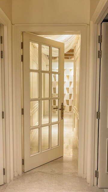 Room in 4 BHK Apartment at Peninsula Heights Bangalore, Jp Nagar – for Sale