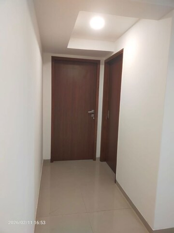 Room in 2 BHK Apartment at Khar West – for Sale