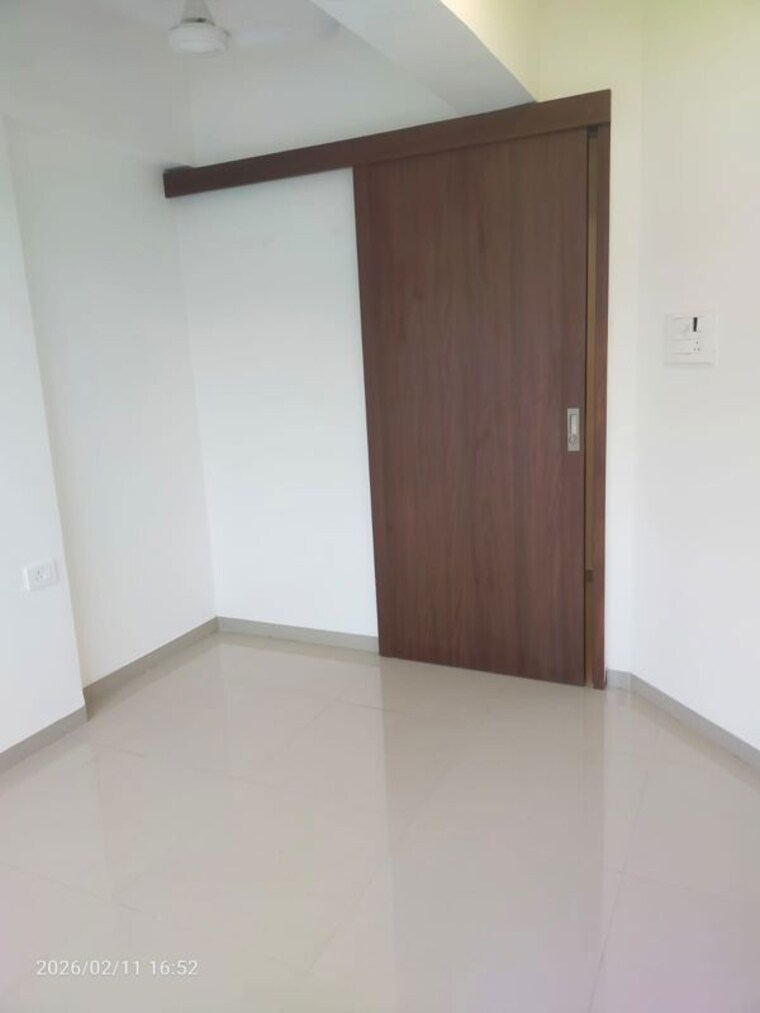 Room, khar west 2 Bedroom 427 Sq.Ft. Apartment In Khar West Mumbai 9996202