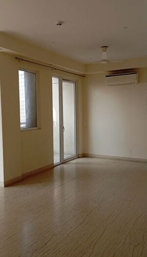 Room in 3 BHK Apartment at Emaar Gurgaon Greens, Sector 102 – for Rent