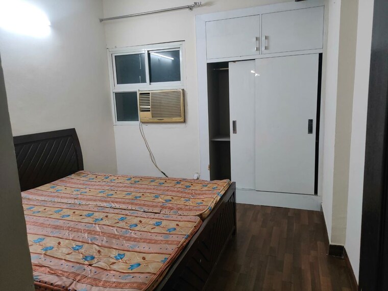 Bedroom, paras-tierea 3.5 Bedroom 1580 Sq.Ft. Apartment In Sector 137 Noida 9996750