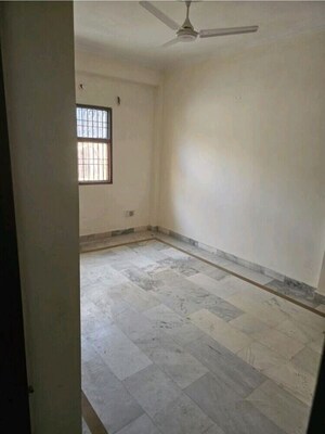 Room in 2 BHK Builder Floor at Lajpat Nagar ii – for Rent