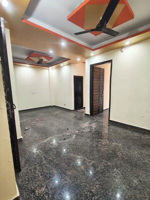 Room in 2 BHK Apartment at Chattarpur – for Rent