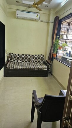 2 BHK + Pooja Room Apartment For Rent in Khar West