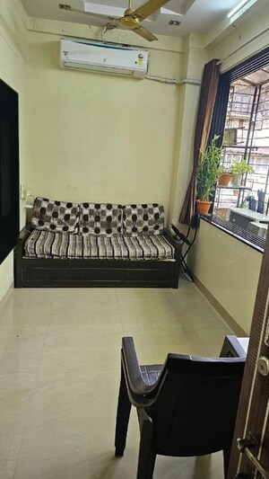 2 BHK Apartment For Rent in Khar West