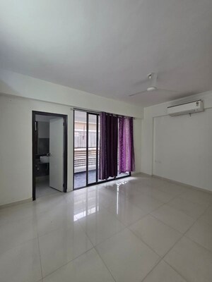 Room in 3 BHK Apartment at SGP Upasana Apartment, Ambawadi – for Rent