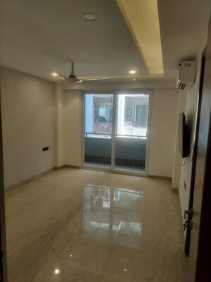 Room in 4 BHK Builder Floor at DLF City Phase IV, Dlf Phase iv – for Sale