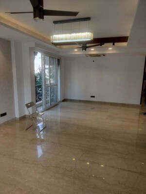 Room in 4 BHK Builder Floor at DLF City Phase IV, Dlf Phase iv – for Sale
