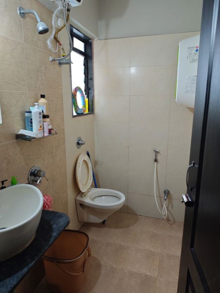 Bathroom, deepak-daffodils 1 Bedroom 550 Sq.Ft. Apartment In Andheri East Mumbai 9997157