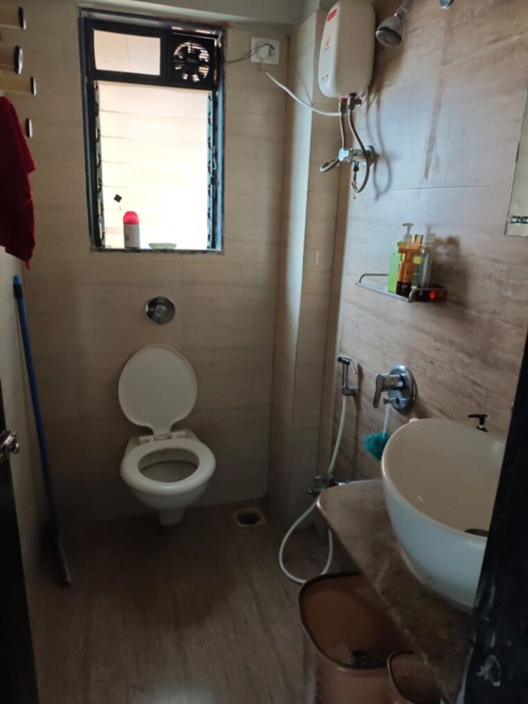 Bathroom, deepak-daffodils 1 Bedroom 550 Sq.Ft. Apartment In Andheri East Mumbai 9997157