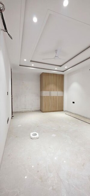 Room in 3 BHK Builder Floor at Saket – for Sale