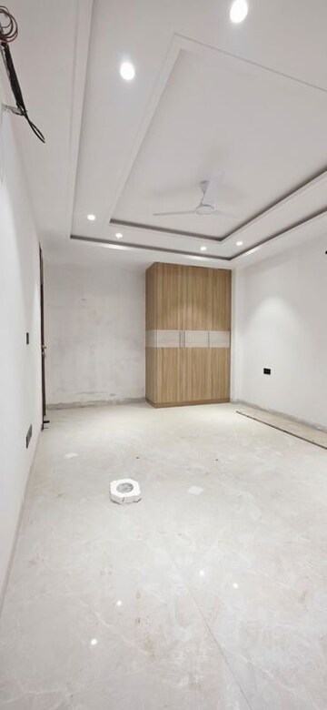 Room in 3 BHK Builder Floor at Saket – for Sale