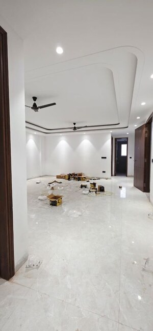 Room in 3 BHK Builder Floor at Saket – for Sale