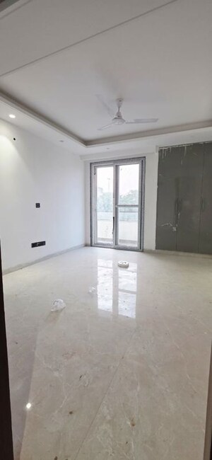Room in 3 BHK Builder Floor at Saket – for Sale
