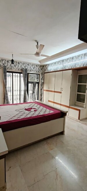 Bedroom in 2 BHK Apartment at Santacruz West – for Rent