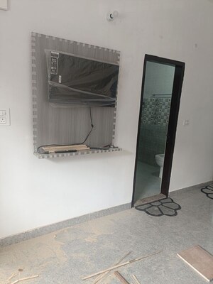 Room in 2 BHK Builder Floor at Sector 52 – for Rent