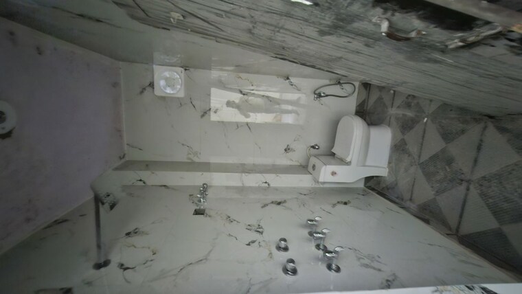 Attached Bathroom, dilshad colony 1 Bedroom 450 Sq.Ft. Apartment In Dilshad Colony Delhi 9997418