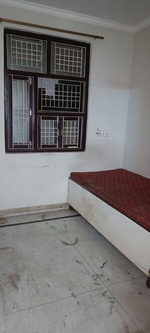 Room in 2 BHK Builder Floor at Rohini Sector 3 – for Rent