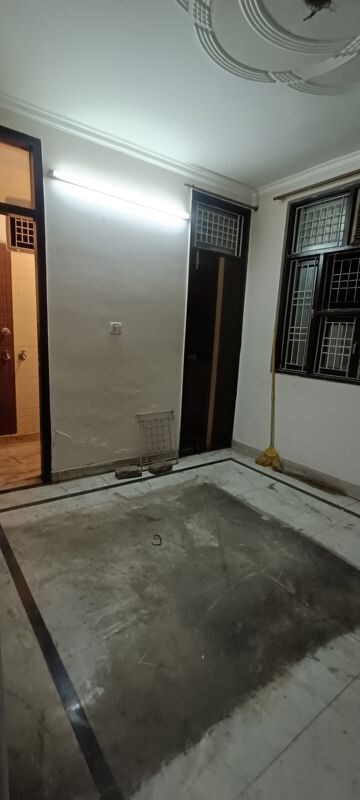 Room in 2 BHK Builder Floor at Rohini Sector 3 – for Rent