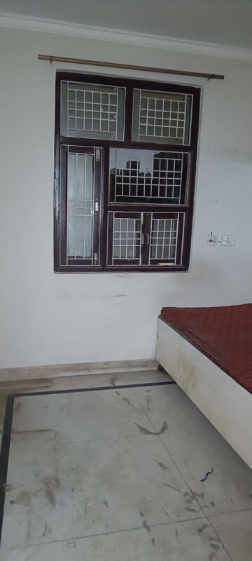Room in 2 BHK Builder Floor at Rohini Sector 3 – for Rent
