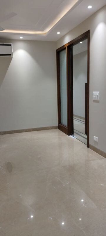 Room in 4 BHK Apartment at Jasola – for Sale