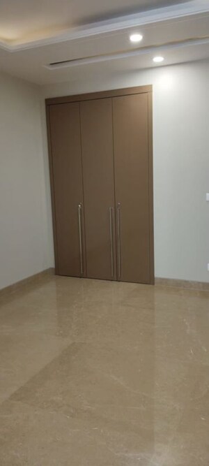 Room in 4 BHK Apartment at Jasola – for Sale