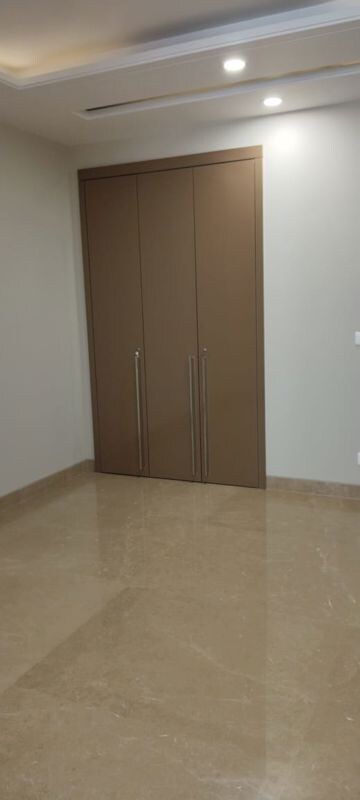 Room in 4 BHK Apartment at Jasola – for Sale