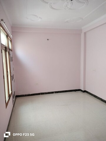 Room in 2 BHK Builder Floor at Gomti Nagar – for Rent