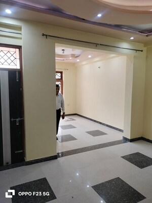 Room in 2 BHK Builder Floor at Gomti Nagar – for Rent