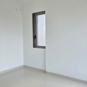 Room in 2 BHK Apartment at Sunteck City Avenue 4, Somani Gram – for Rent