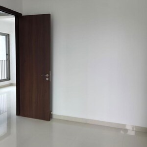 Room in 2 BHK Apartment at Sunteck City Avenue 4, Somani Gram – for Rent