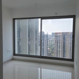 Room in 2 BHK Apartment at Sunteck City Avenue 4, Somani Gram – for Rent
