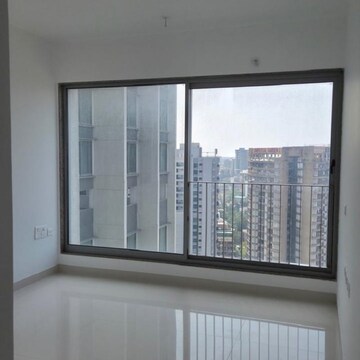 Room in 2 BHK Apartment at Sunteck City Avenue 4, Somani Gram – for Rent