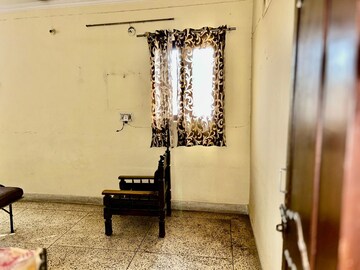 Master Bedroom in 2 BHK Apartment at Gtb Enclave – for Rent