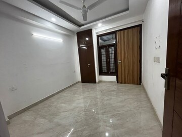 Room in 2 BHK Apartment at Saket – for Rent