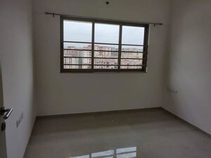 Room in 2 BHK Apartment at Shrishti Synchronicity, Chandivali – for Rent